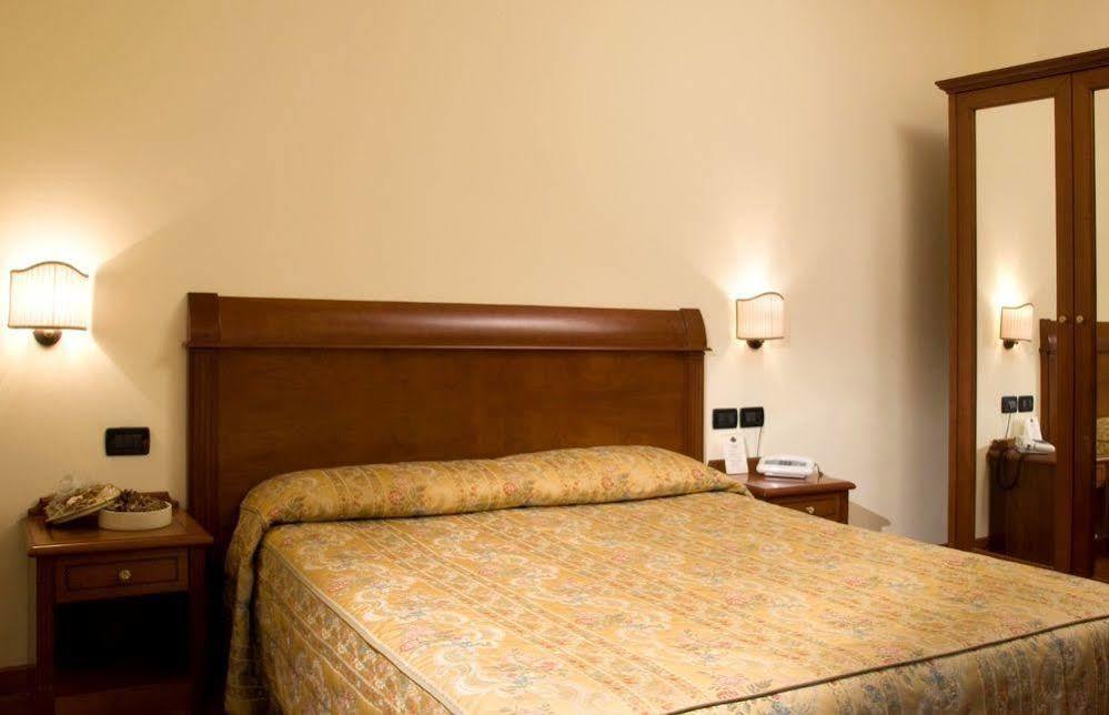 Hotel Palazzo Bello - Nuova Gestione Recanati Exteriör bild