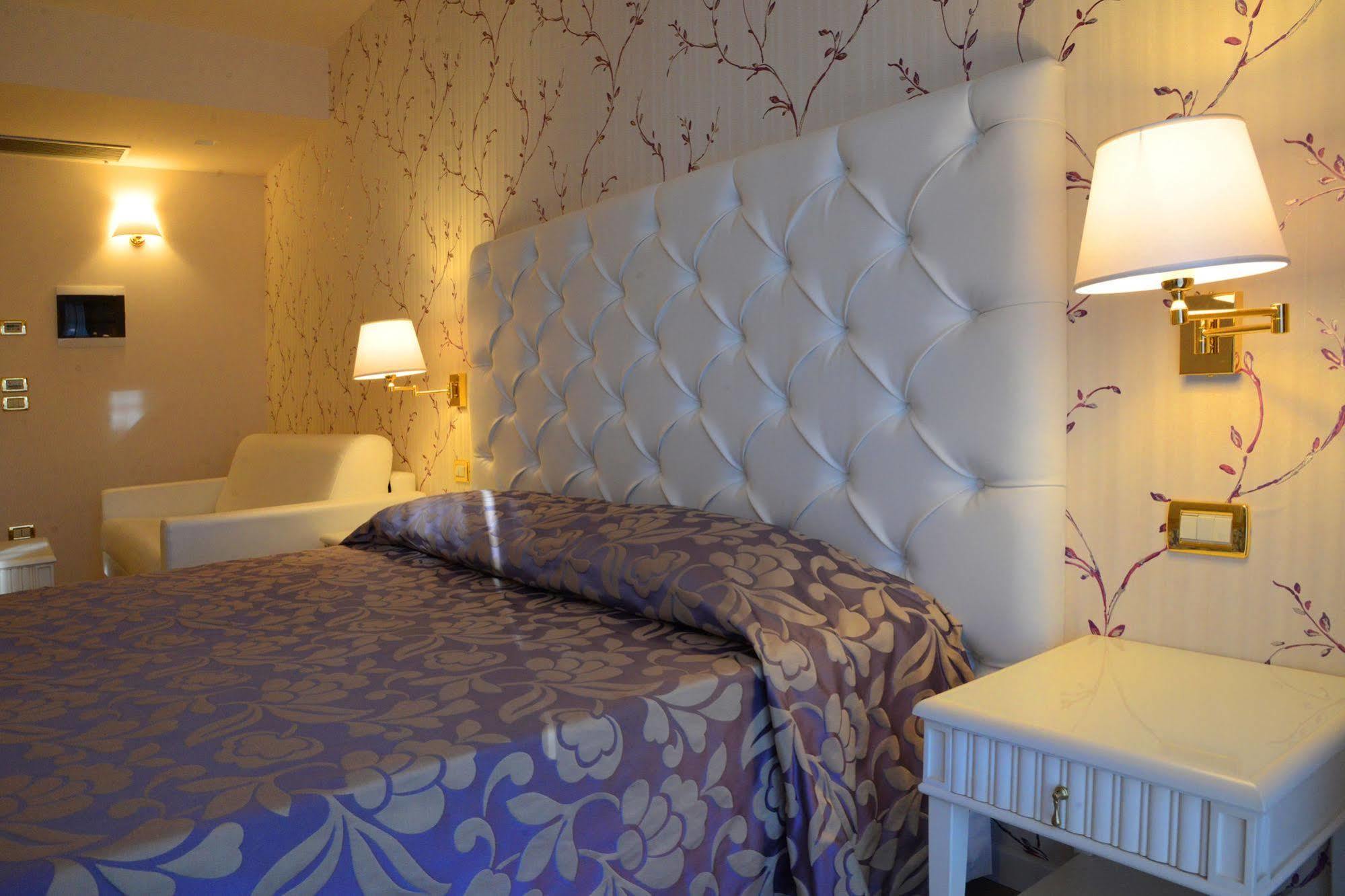 Hotel Palazzo Bello - Nuova Gestione Recanati Exteriör bild